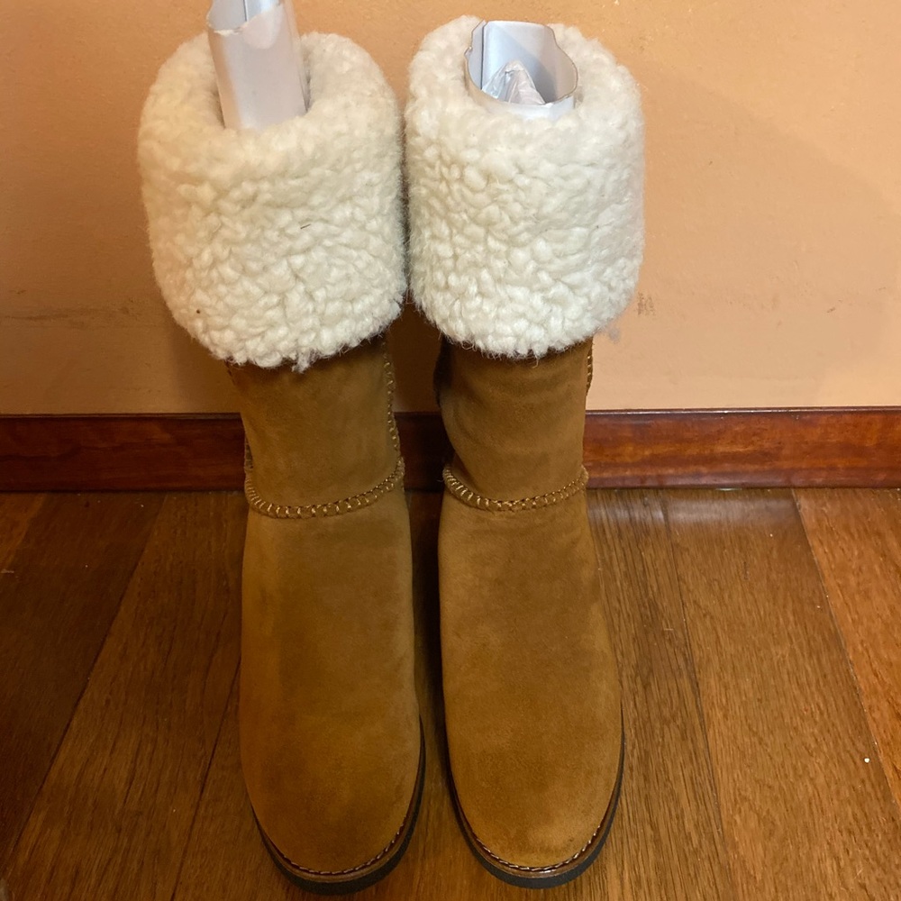 COACH Turn lock Faux Shearling Boot. NWOB SZ 6 1/2